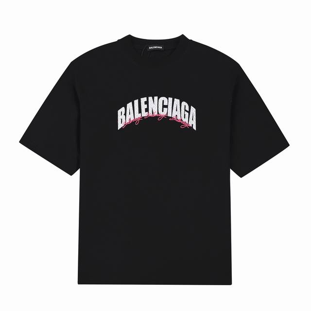 Balenciaga 面料 100%棉 码数: Xs . S . M . L 颜色 白色-黑色 Balencaga春夏季新款t恤 采用100%棉面料 面料经过洗